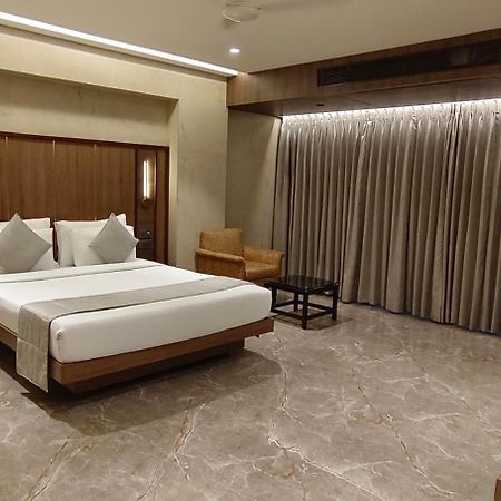 Hotel Archana Residency ムンバイ エクステリア 写真