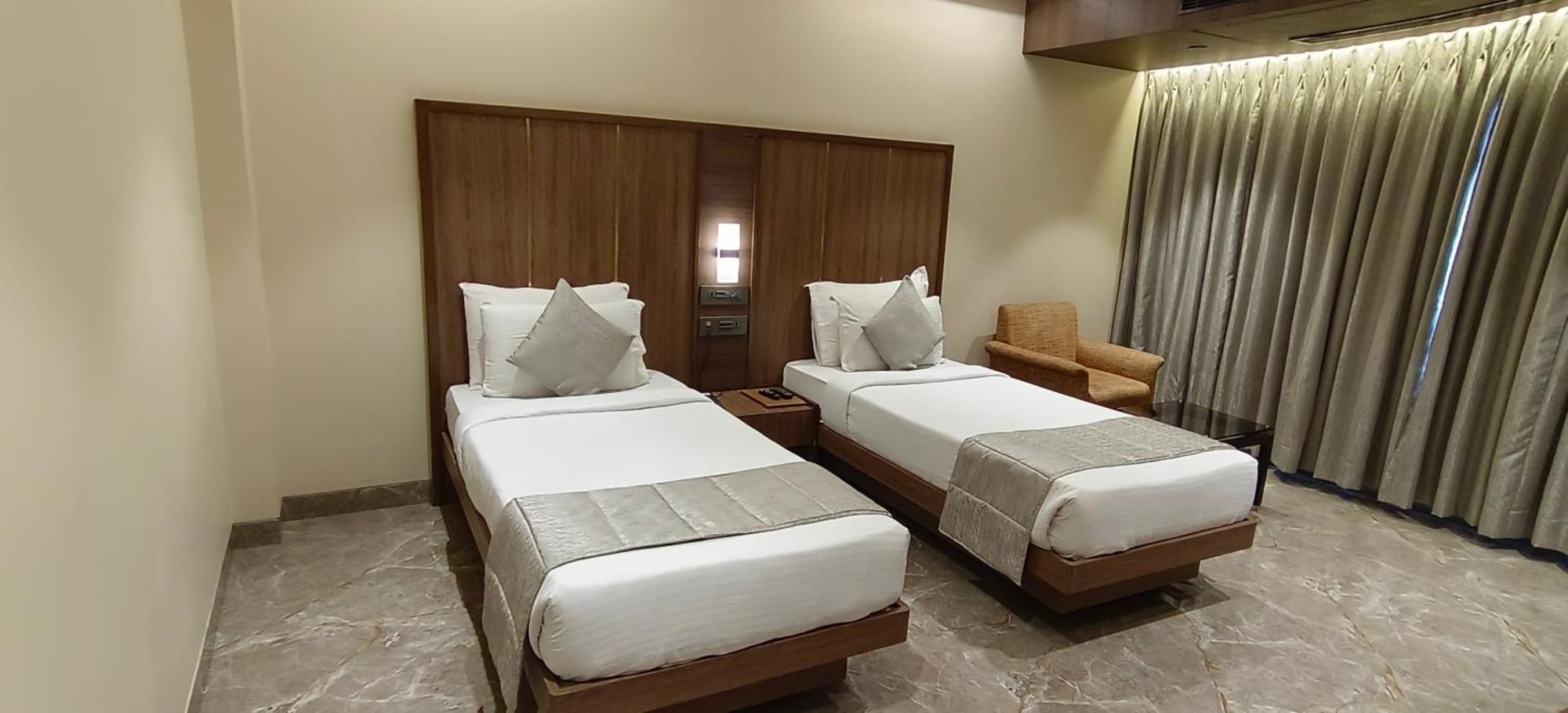 Hotel Archana Residency ムンバイ エクステリア 写真