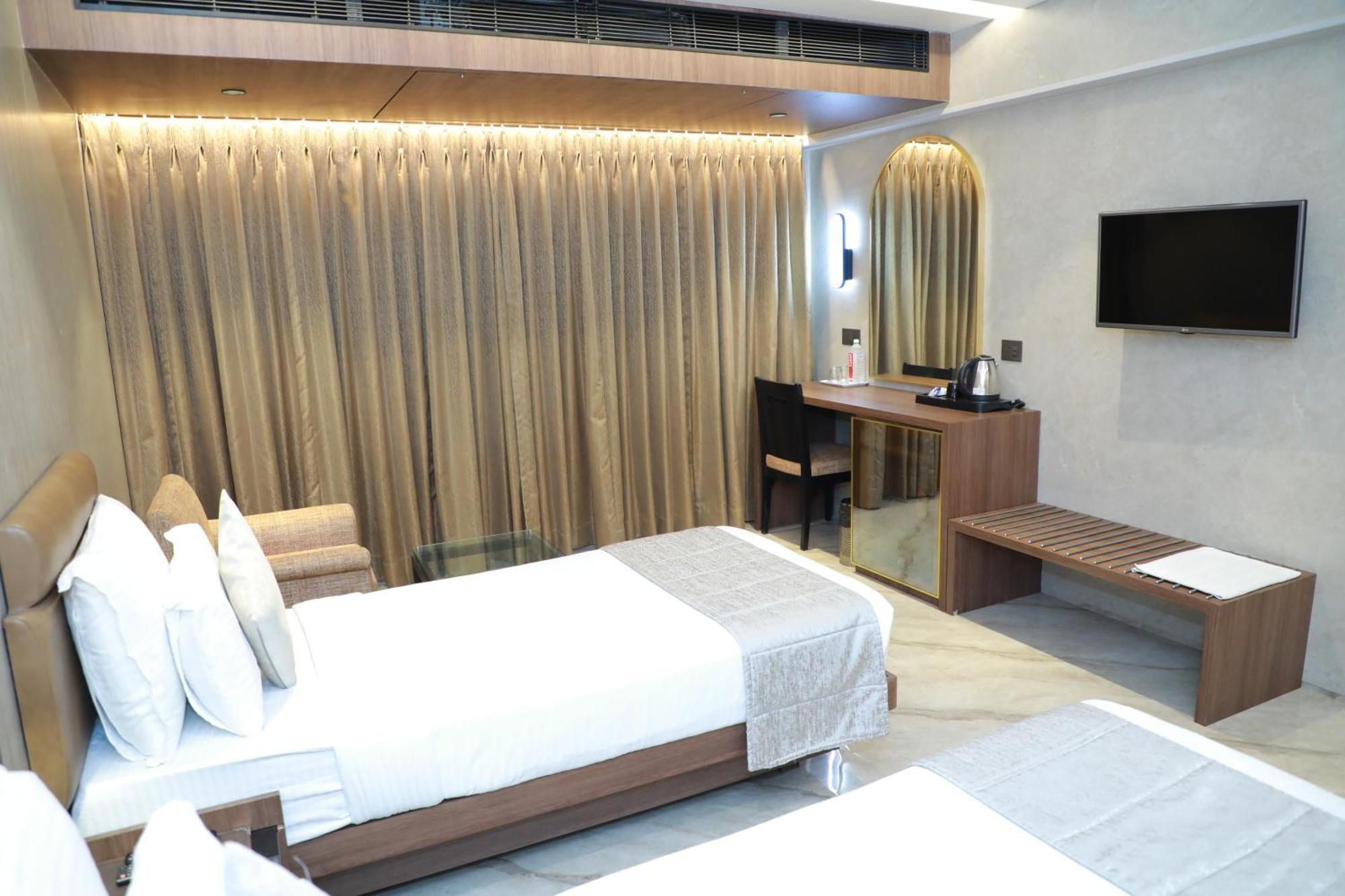 Hotel Archana Residency ムンバイ エクステリア 写真