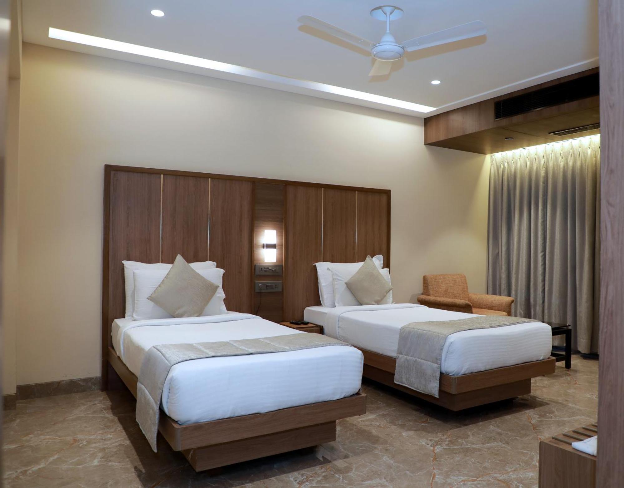 Hotel Archana Residency ムンバイ エクステリア 写真