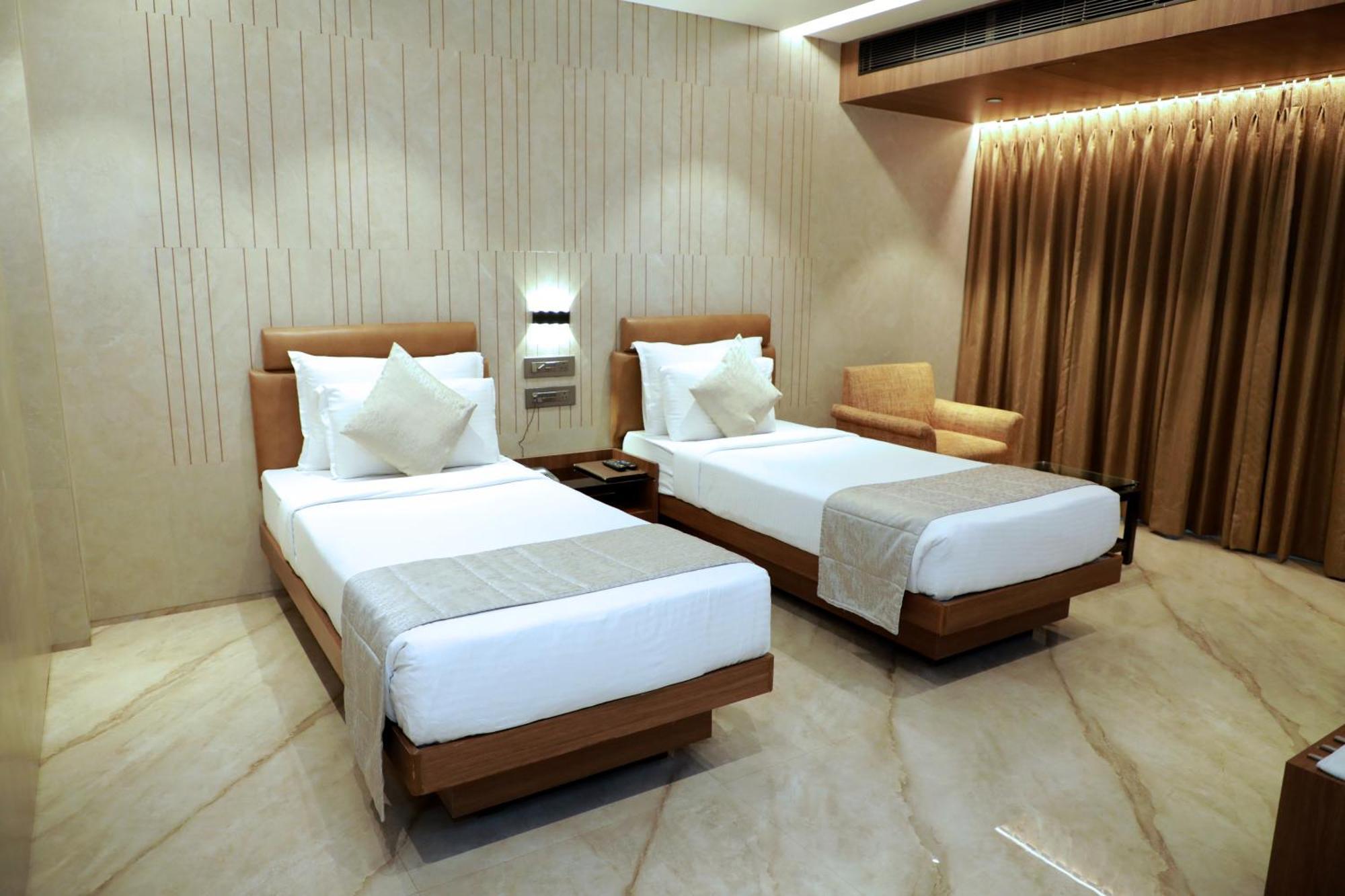Hotel Archana Residency ムンバイ エクステリア 写真
