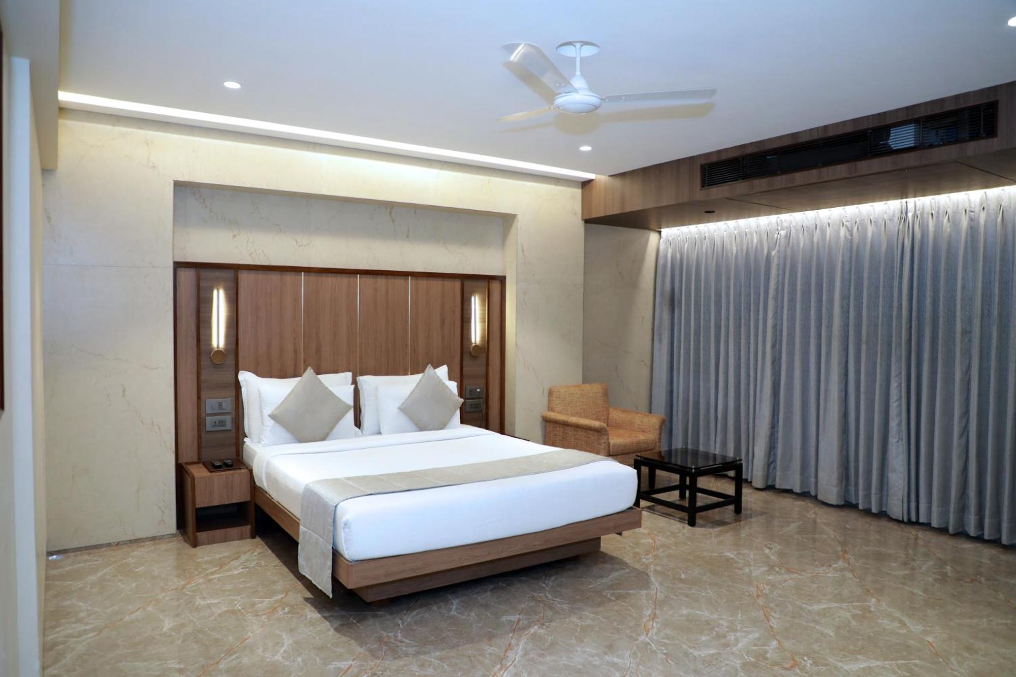 Hotel Archana Residency ムンバイ エクステリア 写真
