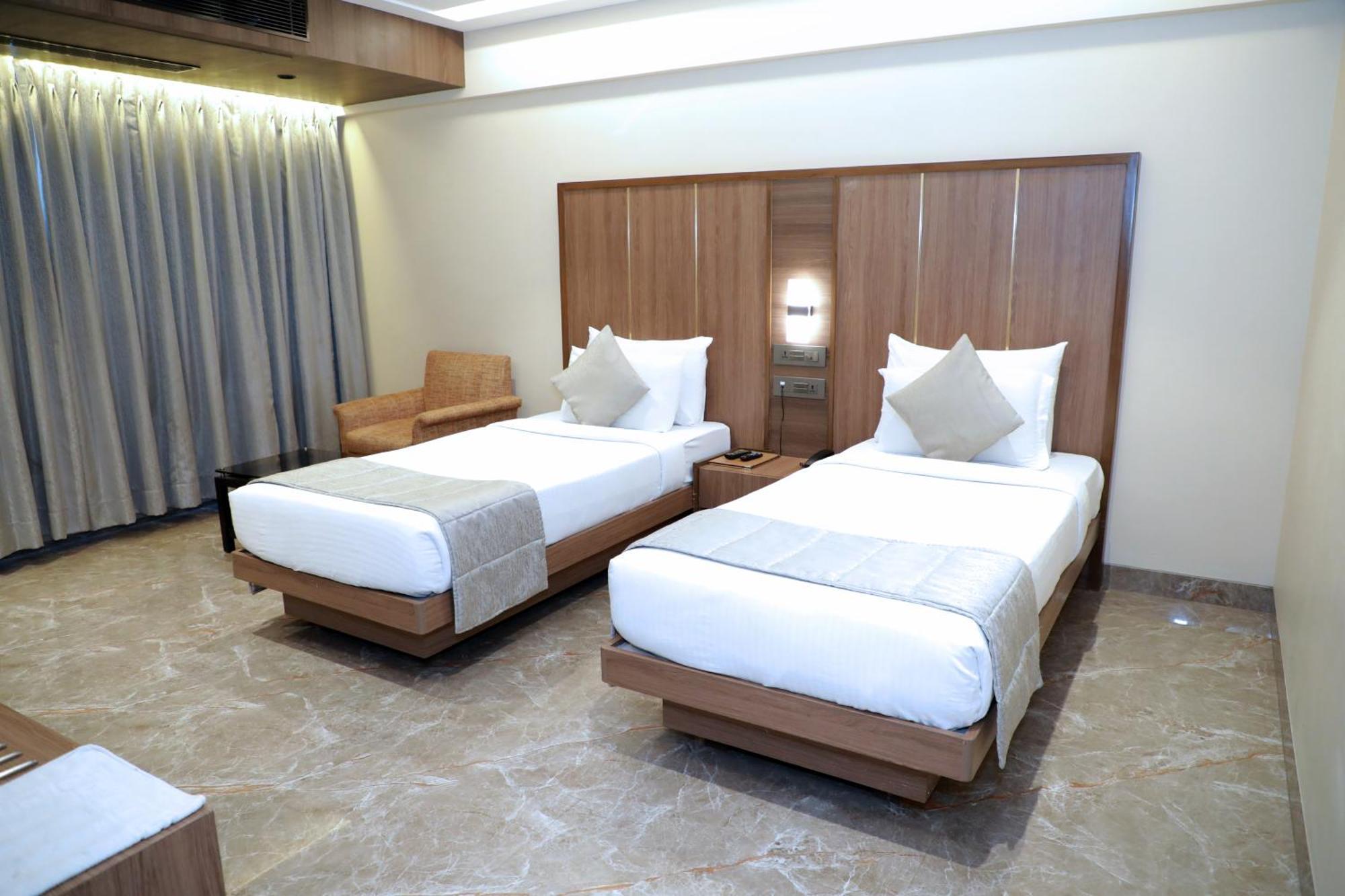 Hotel Archana Residency ムンバイ エクステリア 写真