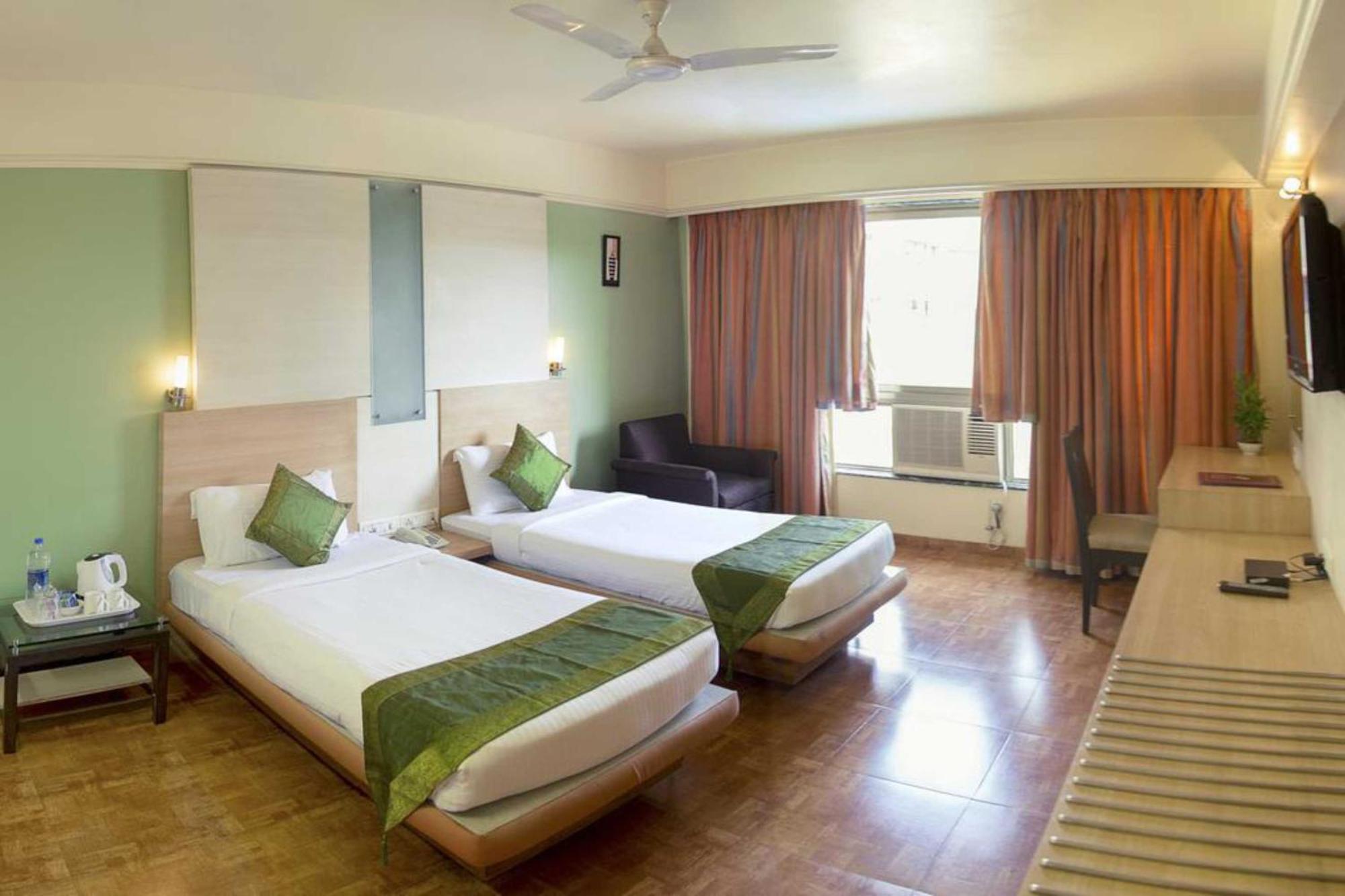 Hotel Archana Residency ムンバイ エクステリア 写真